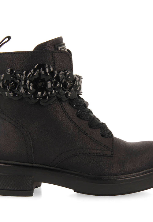 MILITARY STYLE LEATHER BOOTS WITH REMOVABLE AND REPLACEABLE STRAP.
