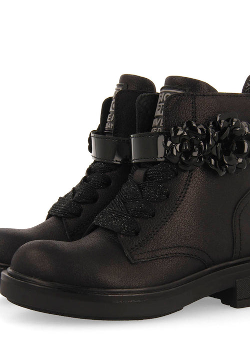 MILITARY STYLE LEATHER BOOTS WITH REMOVABLE AND REPLACEABLE STRAP.