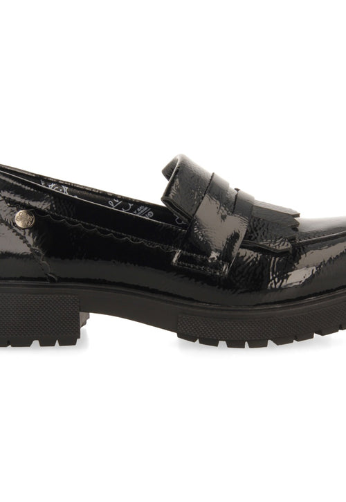 MOCCASIN SHOES WITH PATENT EFFECT AND MASK