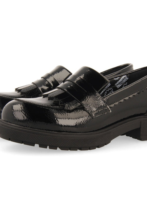 MOCCASIN SHOES WITH PATENT EFFECT AND MASK