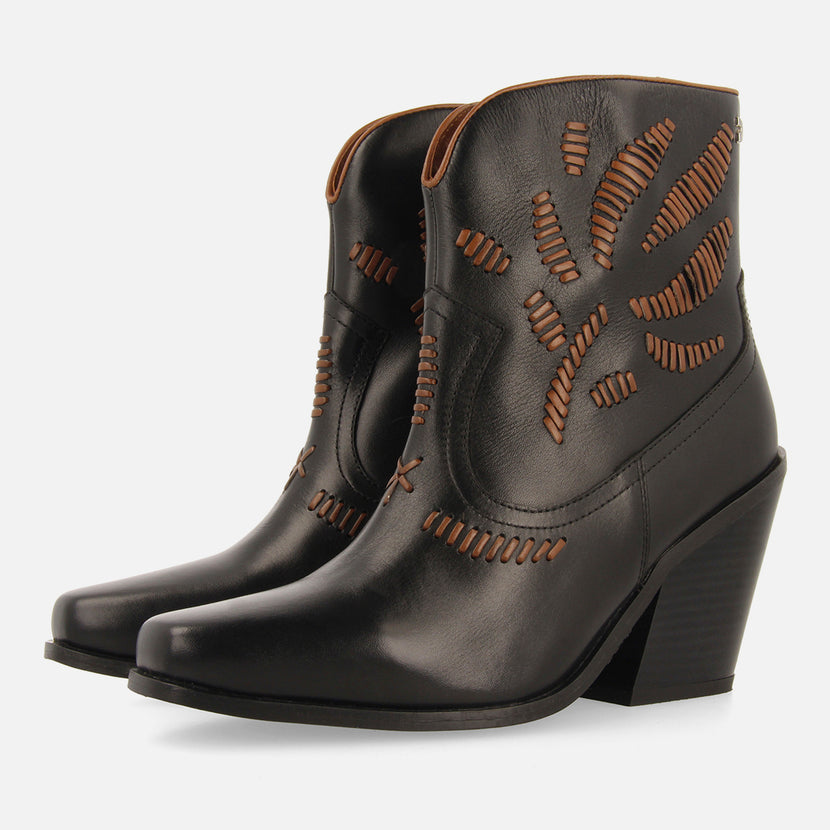 BOTINES COWBOY BORDADO PIEL RAJEC