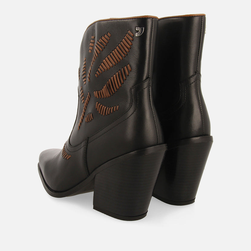 BOTINES COWBOY BORDADO PIEL RAJEC