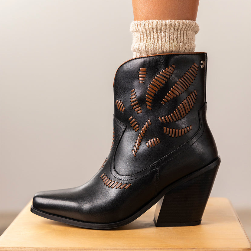 BOTINES COWBOY BORDADO PIEL RAJEC
