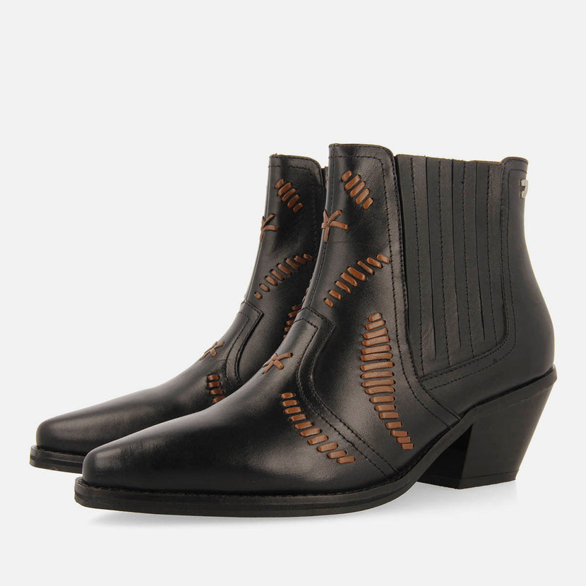 BOTINES COWBOY BORDADO PIEL SIKLOS