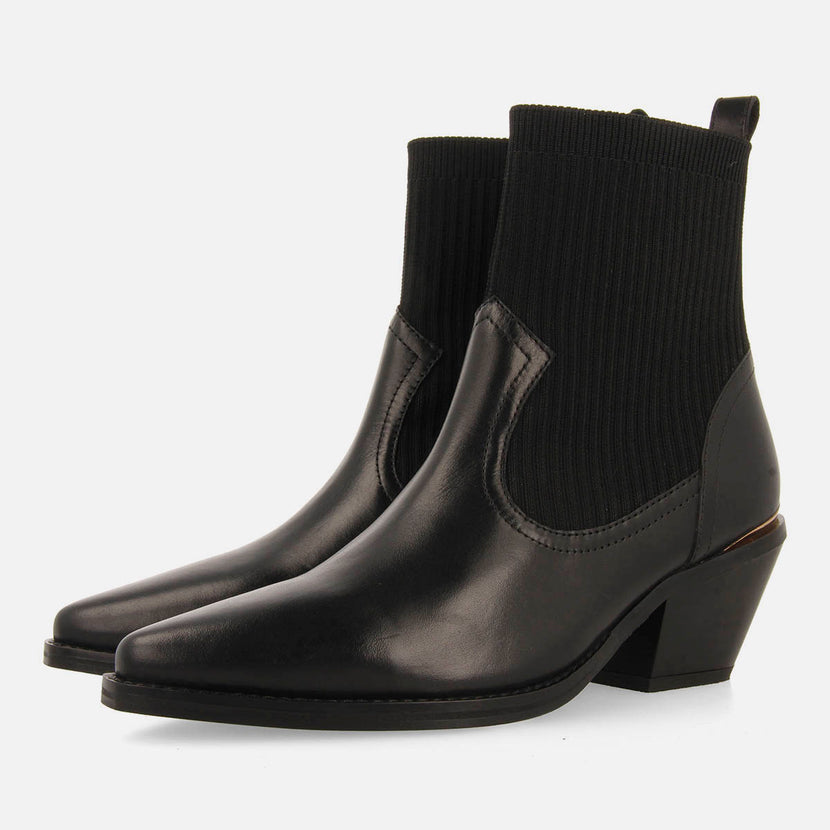 BOTINES COWBOY TIPO CALCETÍN TACÓN PIEL TAPOLCA