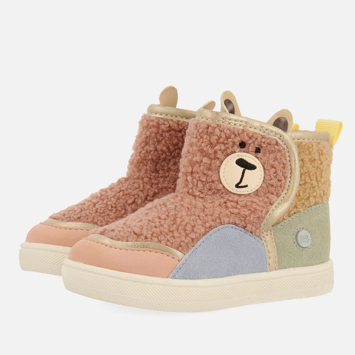 Botte en fourrure mocassin loup marin et coyote Botte en fourrure mocassin loup marin et coyote