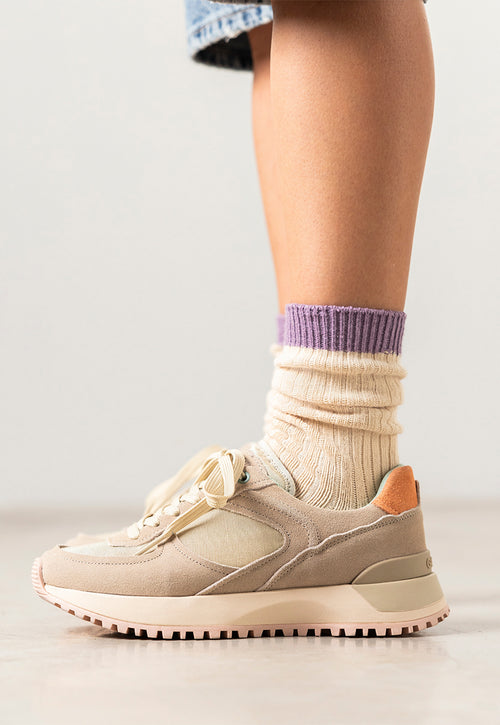 RETRO SNEAKERS FLOING