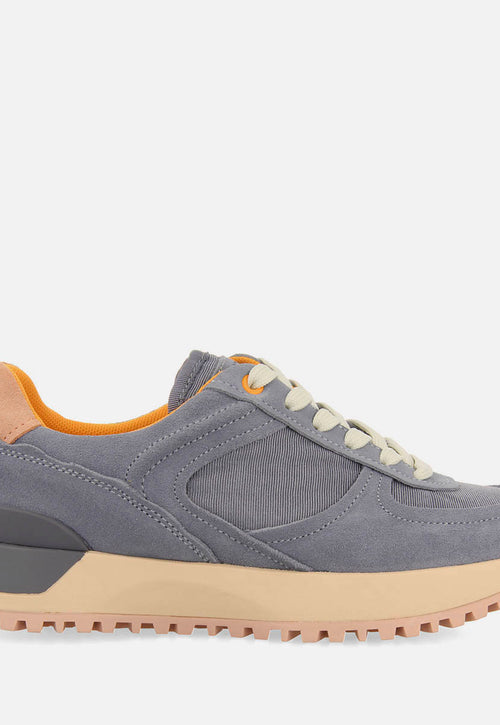 RETRO SNEAKERS FLOING