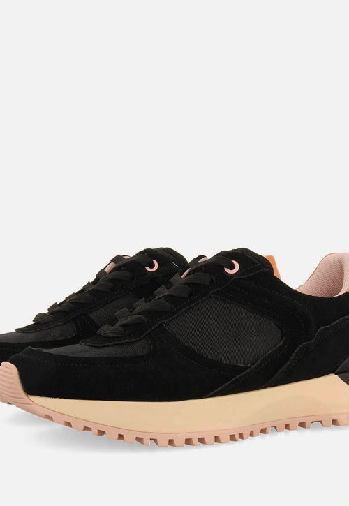 RETRO SNEAKERS FLOING