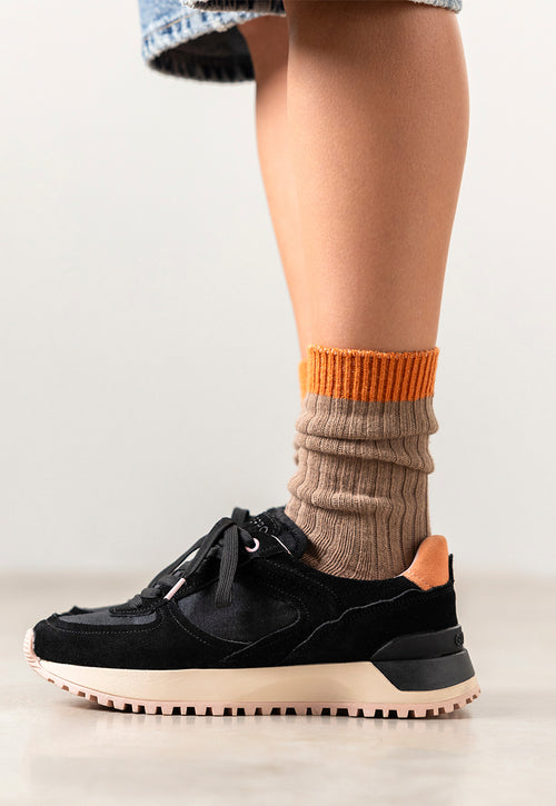 RETRO SNEAKERS FLOING