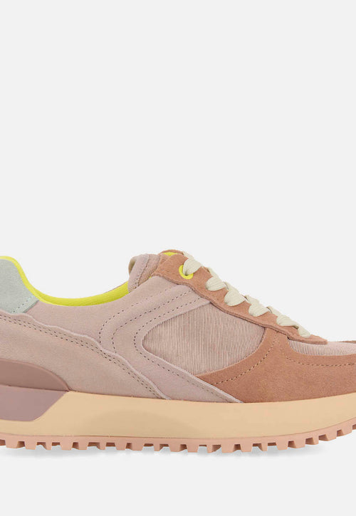 RETRO SNEAKERS FLOING