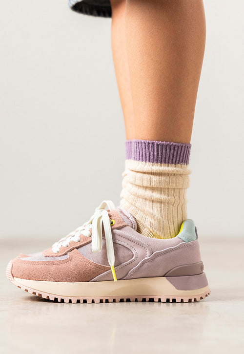 RETRO SNEAKERS FLOING