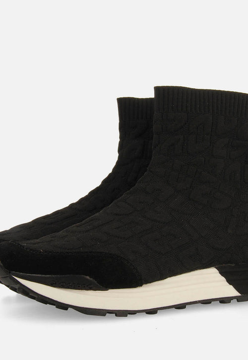 SOCK-LIKE SNEAKERS HOLEV