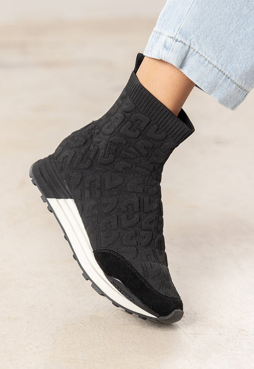 SOCK-LIKE SNEAKERS HOLEV