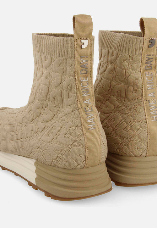 SOCK-LIKE SNEAKERS HOLEV