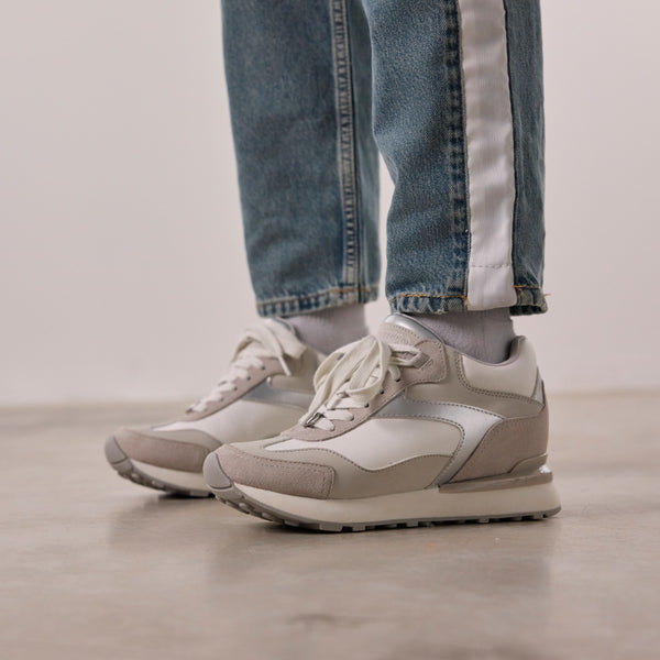 SNEAKERS METALIZADAS CUÑA INTERNA CASTILE