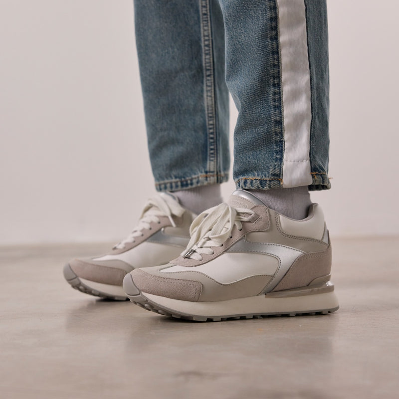 SNEAKERS METALIZADAS CUÑA INTERNA CASTILE