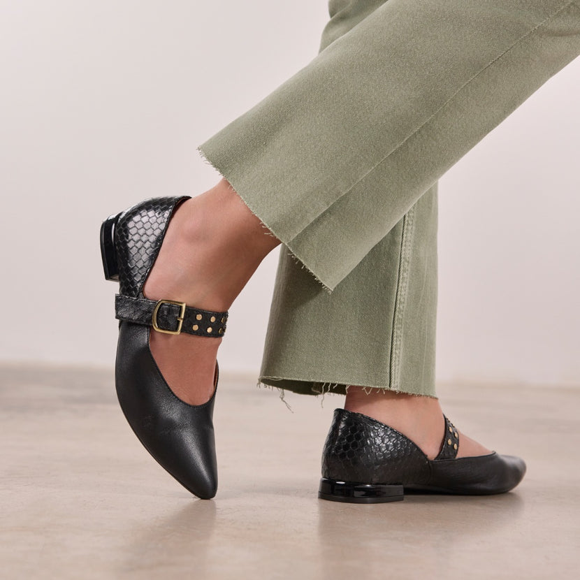 BALLERINE MERCEDITAS IN PELLE CON BORCHIE REERSO