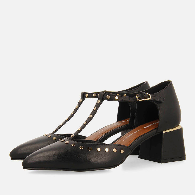 ZAPATOS DE SALÓN TACHUELAS PIEL SUMEG