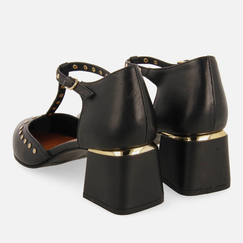 ZAPATOS DE SALÓN TACHUELAS PIEL SUMEG