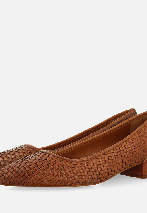 ESCARPINS EN CUIR TRESSÉ KOMADI