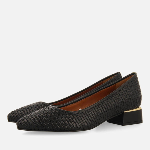 SAPATOS DE SALTO EM COURO TRANÇADO KOMADI