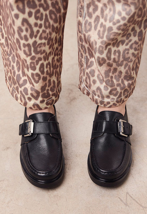 MOCASINES METALIZADOS HEBILLA PIEL KISKORE