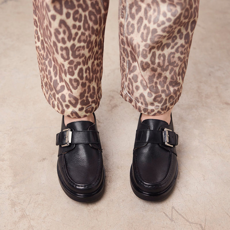 MOCASINES METALIZADOS HEBILLA PIEL KISKORE