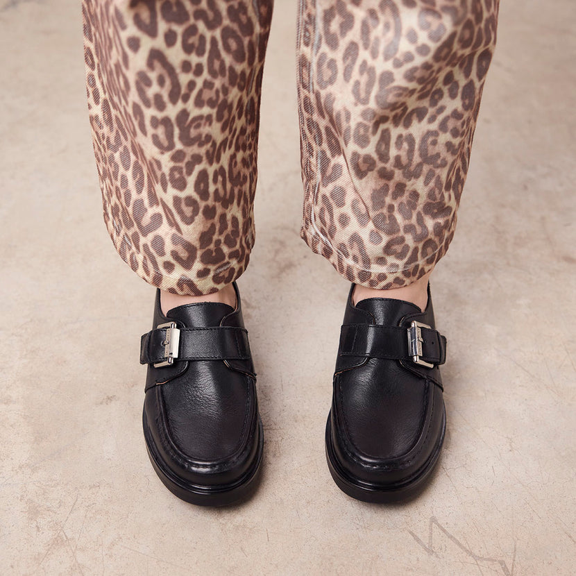 MOCASINES METALIZADOS HEBILLA PIEL KISKORE