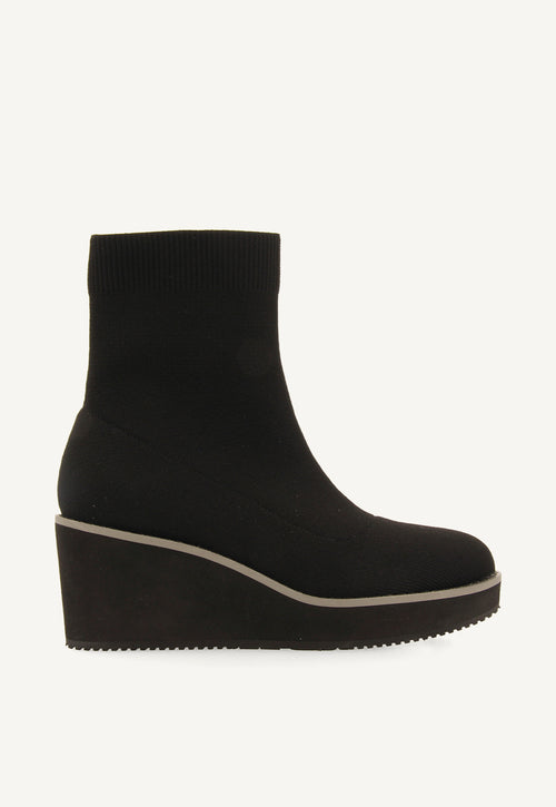 BOTINES TIPO CALCETÍN CUÑA MACHIAS