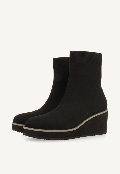 BOTINES TIPO CALCETÍN CUÑA MACHIAS