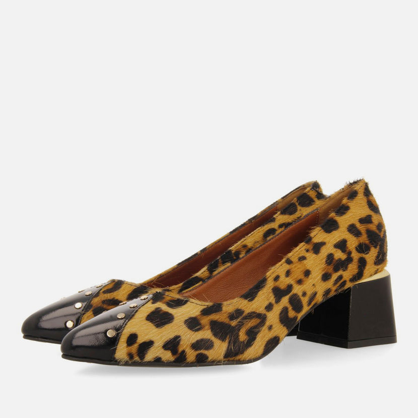 ZAPATOS DE SALÓN TACHUELAS PIEL ESTAMPADO DE LEOPARDO GALEN