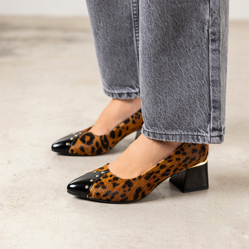 ZAPATOS DE SALÓN TACHUELAS PIEL ESTAMPADO DE LEOPARDO GALEN