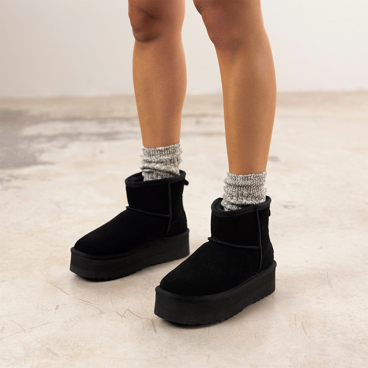 STIVALI NERI ESTILE AUSTRALIANO CON PIATTAFORMA DA DONA BANCROFT