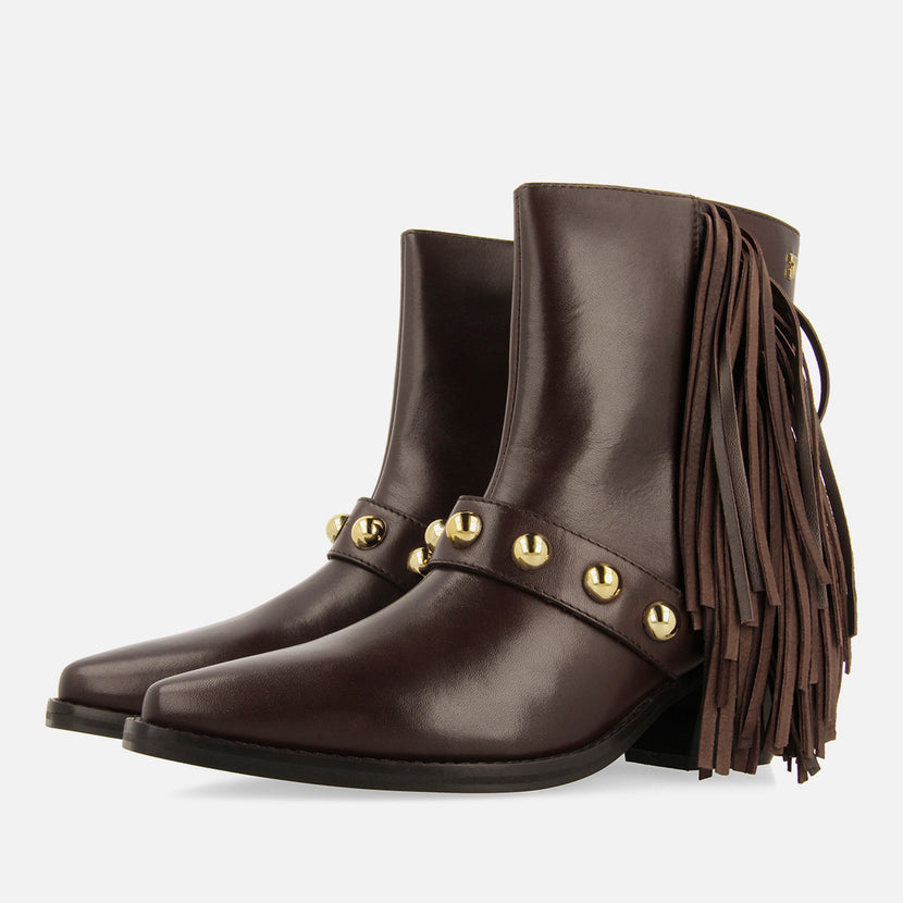 BOTINES TACÓN PIEL FLECOS Y TACHAS CLARKSVILLE