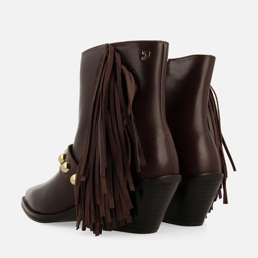 BOTINES TACÓN PIEL FLECOS Y TACHAS CLARKSVILLE