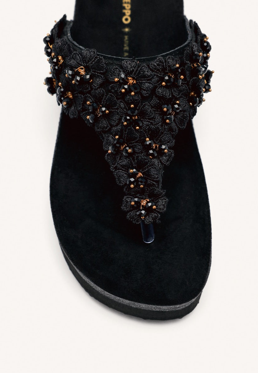 SANDALI CON ZEPPA E PERLINE SHAWANO