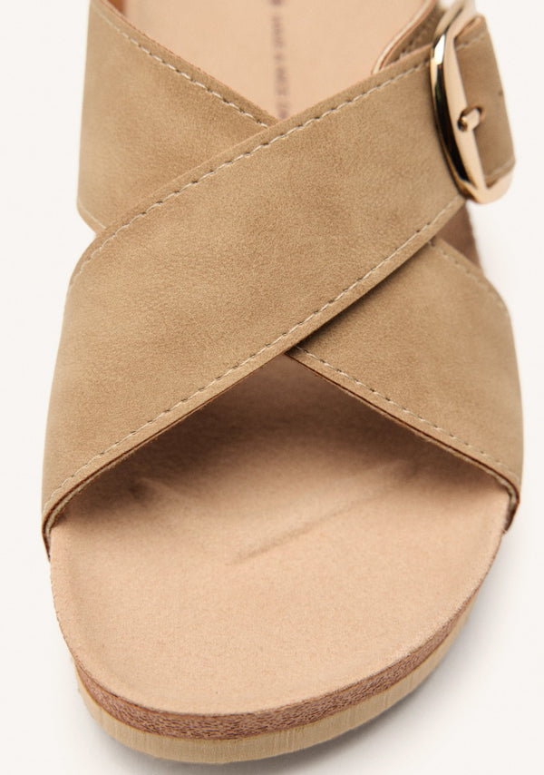 SANDALI CON ZEPPA E FIBBIA WINN