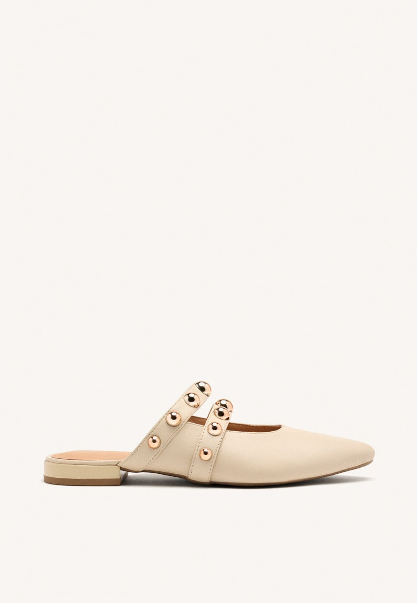 MULES PELLE CON BORCHIE AHNAPEE