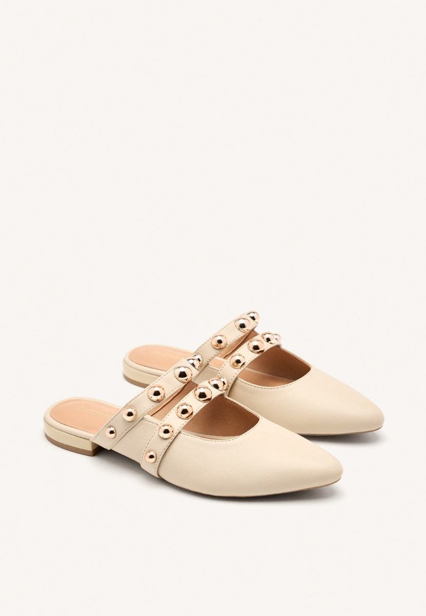 MULES PELLE CON BORCHIE AHNAPEE