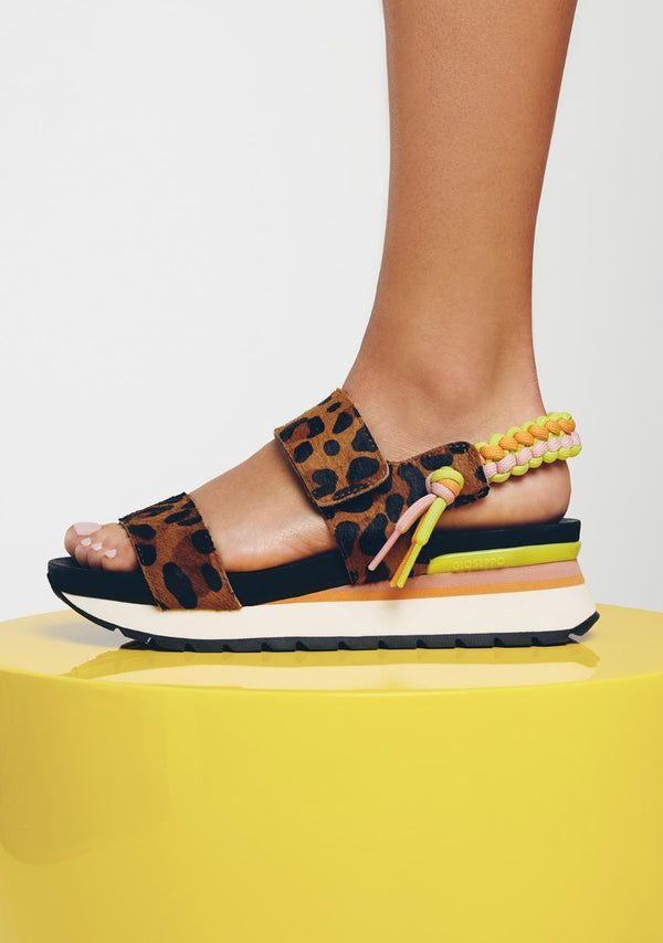 SANDALIAS DEPORTIVAS PIEL LEOPARDO LEVERETT