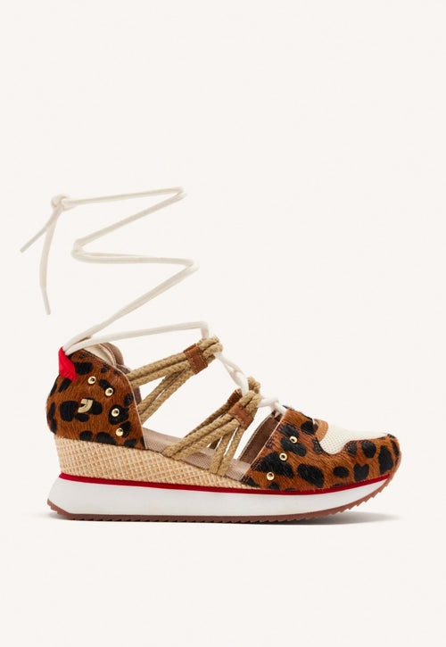 ZAPATILLAS ABIERTAS PIEL LEOPARDO Y CUÑA RAFIA KEWASKUM