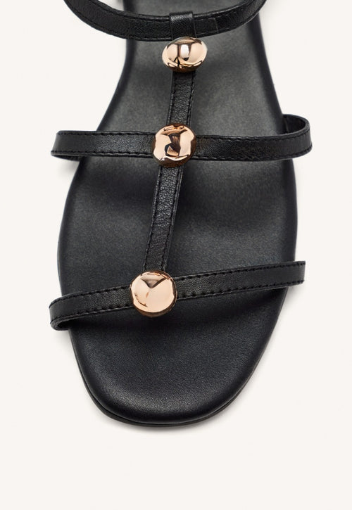 SANDALIAS PIEL TACHAS STINNETT