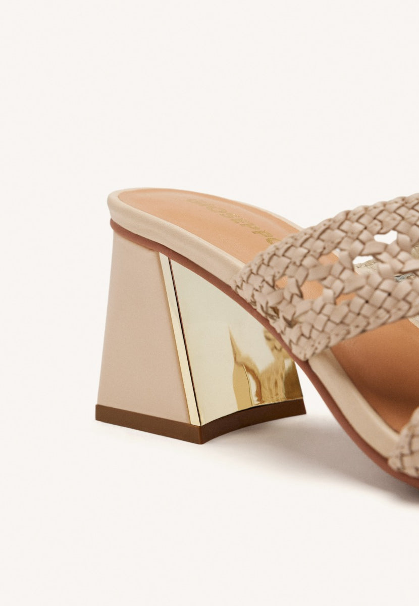SANDALIAS MULES TACÓN Y PIEL TRENZADA KEWAUNEE