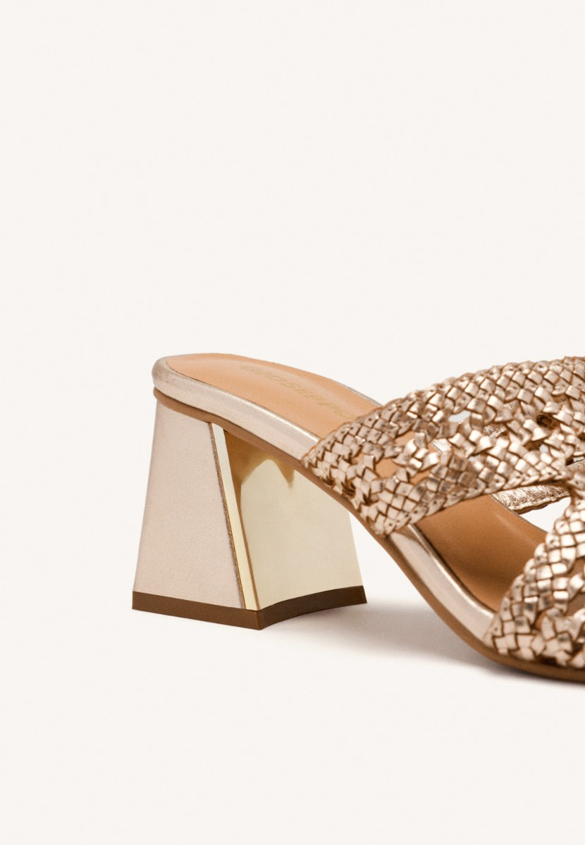 SANDALIAS MULES TACÓN Y PIEL TRENZADA KEWAUNEE