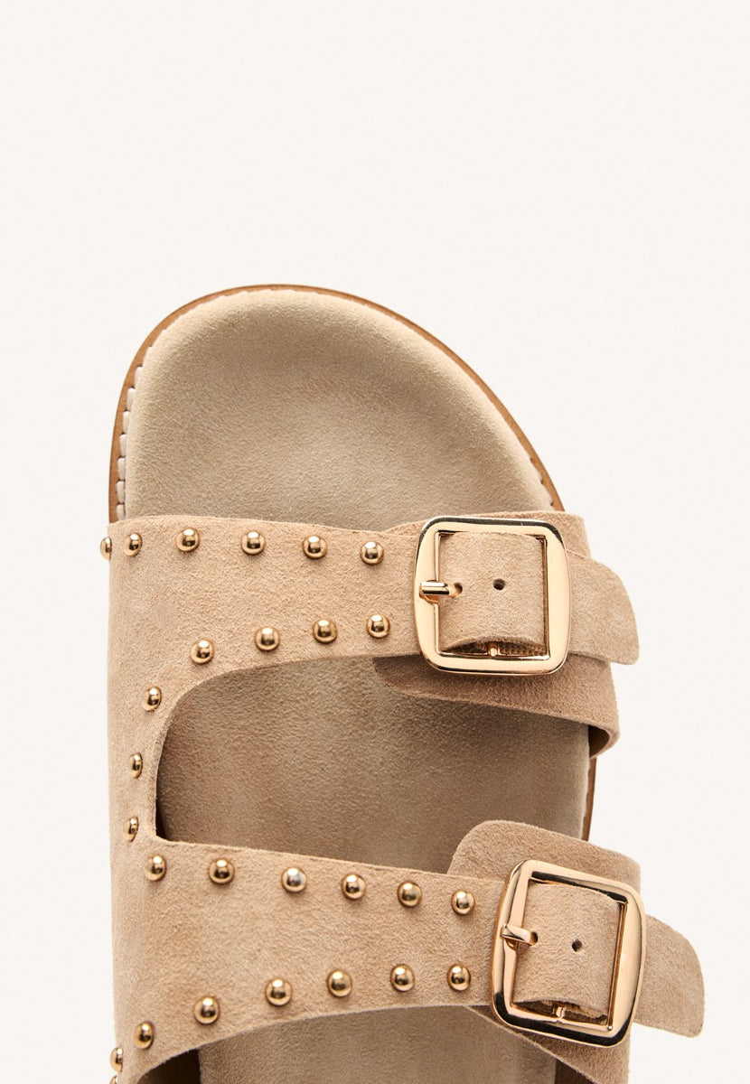 SANDALIAS TACHAS PIEL STELLA