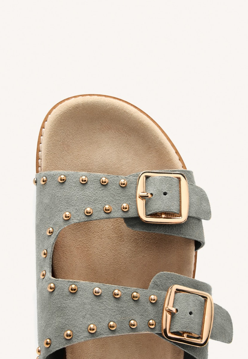 SANDALIAS TACHAS PIEL STELLA