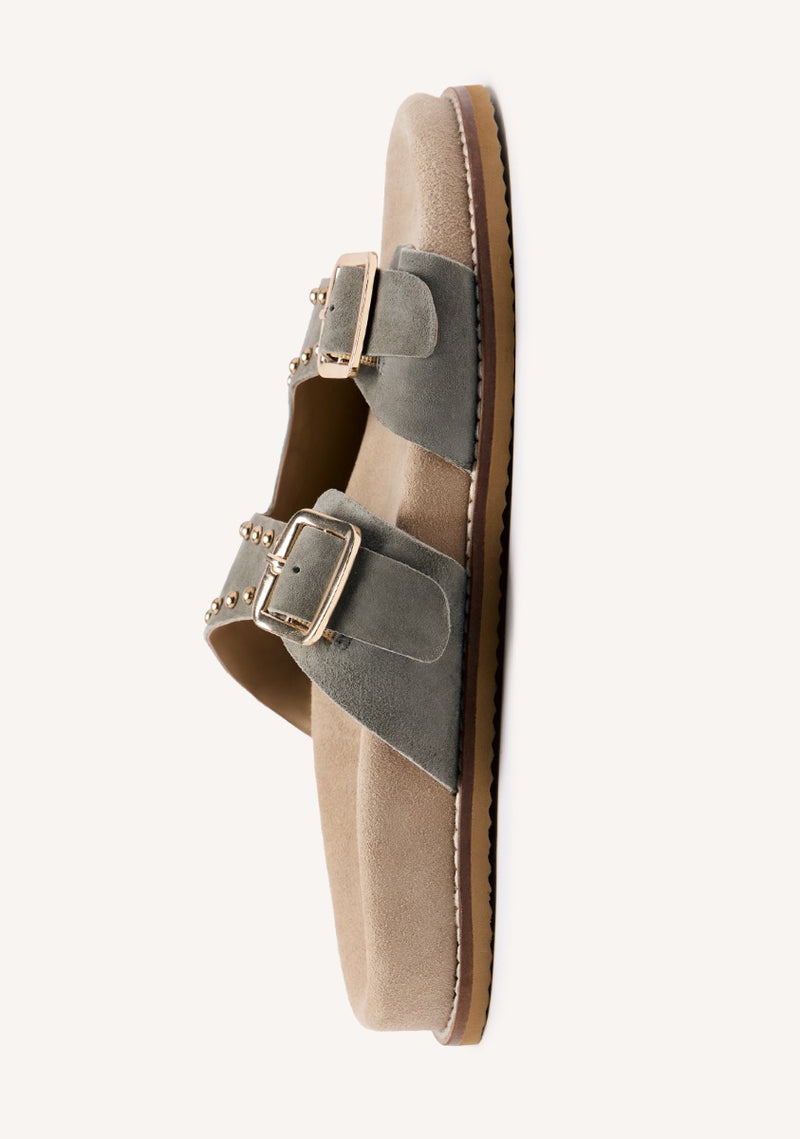 SANDALIAS TACHAS PIEL STELLA