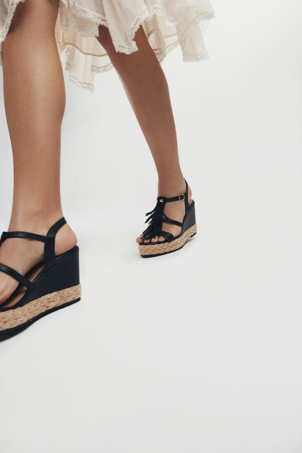 SANDALIAS CUÑA PIEL FLECOS ELDERON