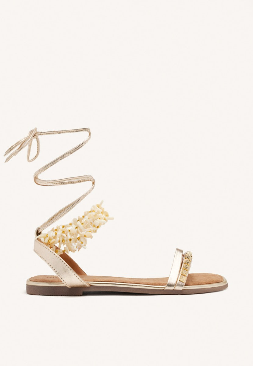 SANDALIAS PIEL TACHAS Y ABALORIOS PHOEBE